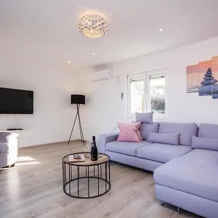 بيت للعطل House Gruja With Pool Primošten