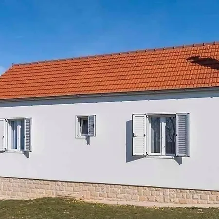 House Gruja With Pool Vakantiehuis