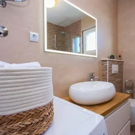 House Gruja With Pool بيت للعطل