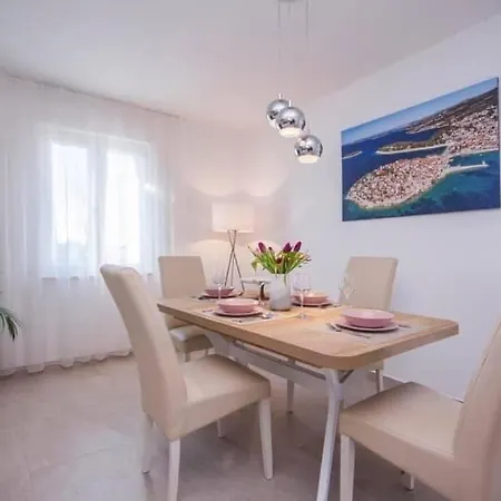 House Gruja With Pool * 普利莫顿