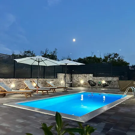 House Gruja With Pool بيت للعطل Primošten