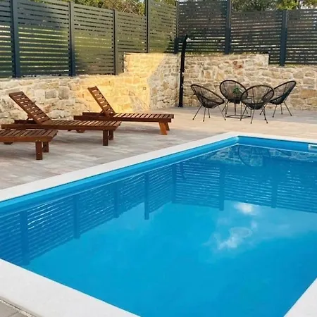 度假居 House Gruja With Pool *