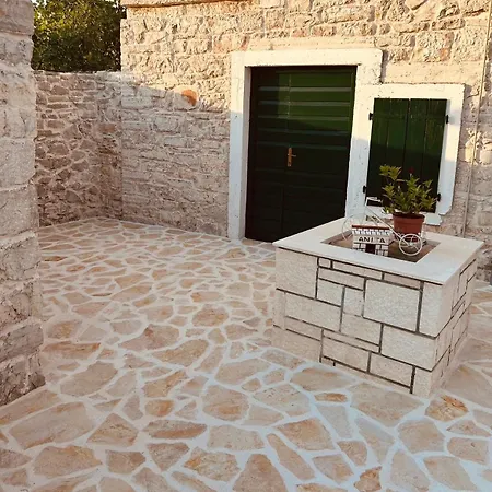 بيت للعطل House Gruja With Pool Primošten