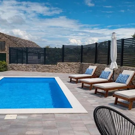 House Gruja With Pool Vakantiehuis