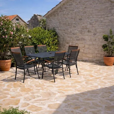 House Gruja With Pool Holiday home