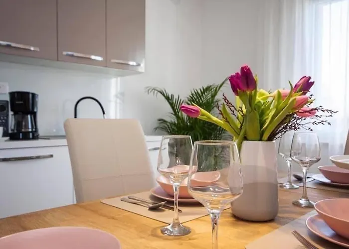 House Gruja With Pool * プリモシュテン