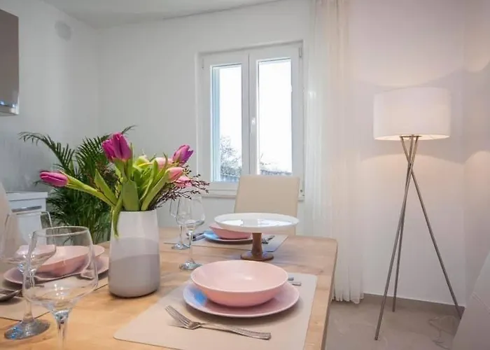 House Gruja With Pool