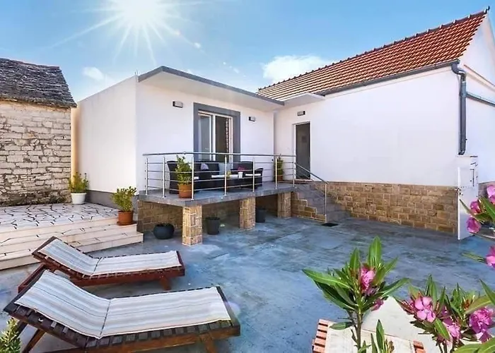 House Gruja With Pool Primošten