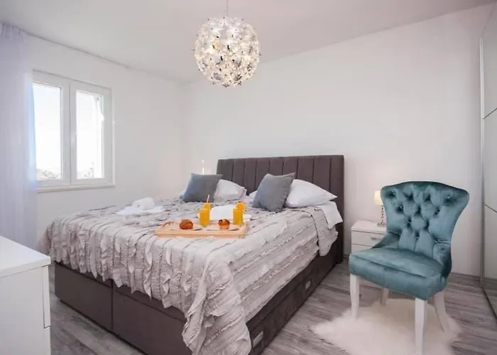 Vakantiehuis House Gruja With Pool