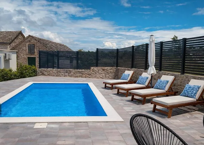 House Gruja With Pool Vakantiehuis