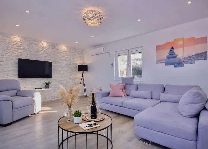 House Gruja With Pool Сasa de vacaciones Primošten